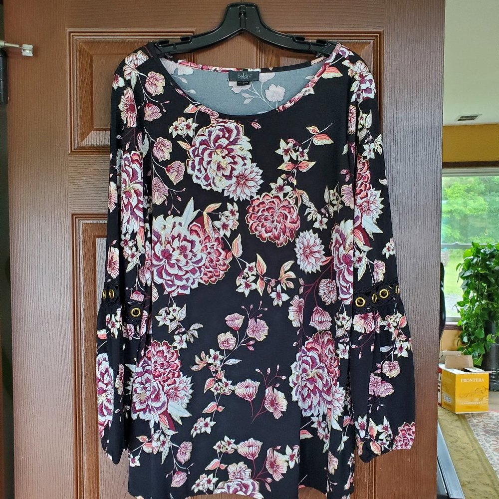 Long Sleeve Blouse Black with stunning gold coloring !